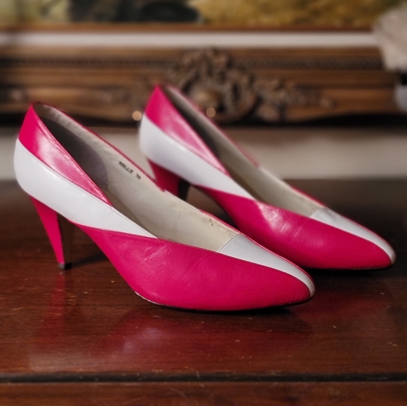 Adorable patent leather kitten heels - Picture 7 of 16